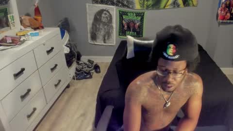 Plant Base Streamers From Pennsylvania online show from December 2, 12:05 am