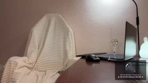 Snapshot of black_alex_ chatting on April 18, 7:07 pm Alexandra online show from April 18, 7:07 pm