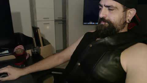 black_beard_slides online show from October 1, 11:44 pm