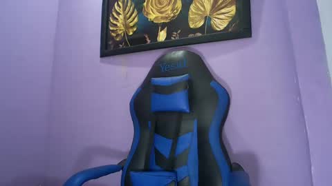 Snapshot of black_dicck chatting on December 9, 10:30 pm tu morenito online show from December 9, 10:30 pm