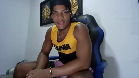 Snapshot of black_dicck chatting on February 6, 12:33 am tu morenito online show from February 6, 12:33 am