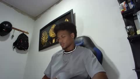 Snapshot of black_dicck chatting on February 28, 1:47 am tu morenito online show from February 28, 1:47 am