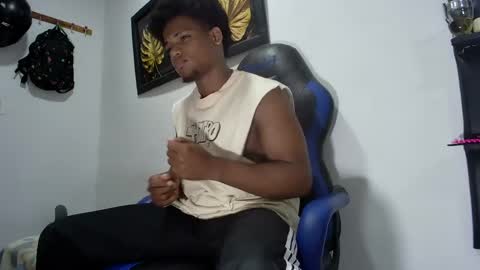 Snapshot of black_dicck chatting on March 4, 11:22 pm tu morenito online show from March 4, 11:22 pm