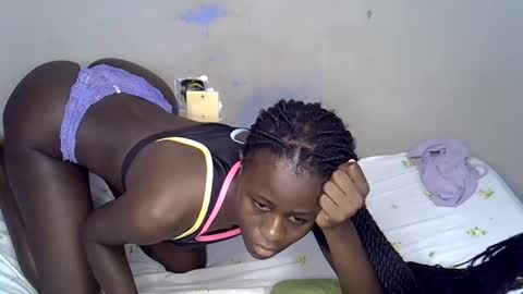 Snapshot of black_ebony8 chatting on May 23, 8:29 am black_ebony8 online show from May 23, 8:29 am