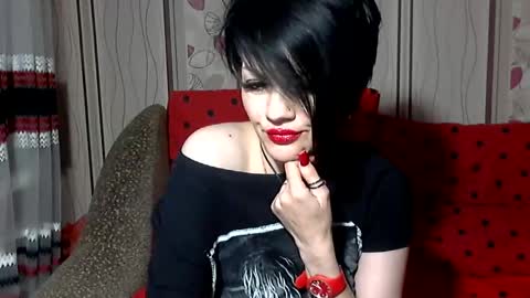 black_hot_01 online show from January 24, 12:10 pm