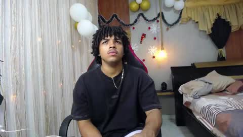 black_king_241 online show from December 2, 4:40 am