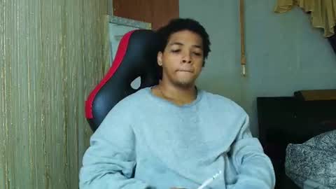 black_king_241 online show from June 16, 1:47 pm