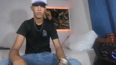 black_leather777 online show from August 3, 12:20 am