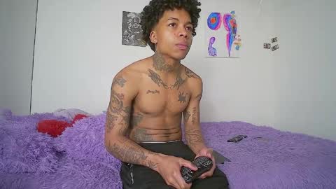 Snapshot of black_tentationx chatting on April 28, 11:43 pm black_tentationx online show from April 28, 11:43 pm