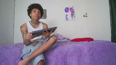Snapshot of black_tentationx chatting on May 27, 6:21 am black_tentationx online show from May 27, 6:21 am