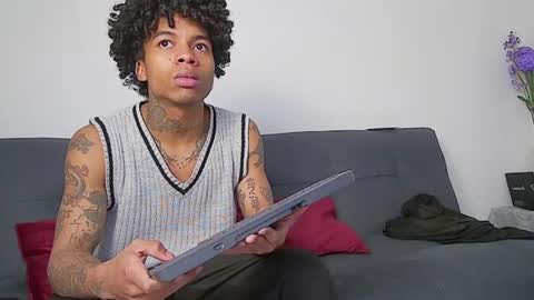 Snapshot of black_tentationx chatting on July 13, 4:15 am black_tentationx online show from July 13, 4:15 am