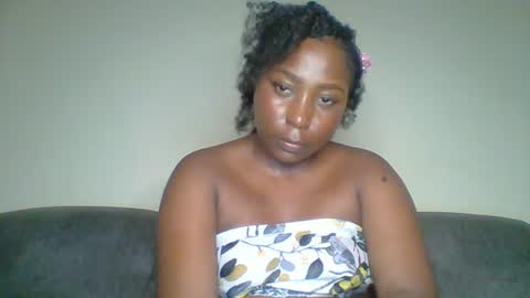 Dee online show from July 2, 7:42 pm