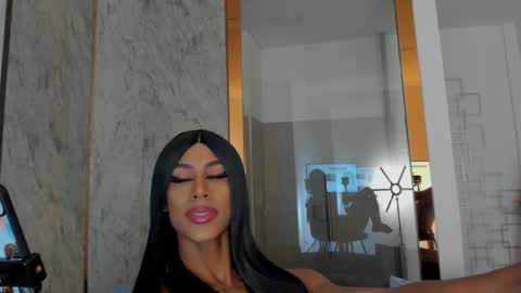 Nina online show from December 3, 2:05 pm