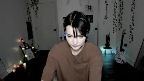 Ella online show from December 17, 8:09 am