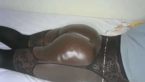 Snapshot of blackbhooty chatting on December 19, 1:23 am blackbhooty online show from December 19, 1:23 am