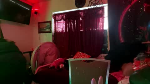 Snapshot of blackdemonking0 chatting on October 20, 2:28 pm blackdemonking0 online show from October 20, 2:28 pm