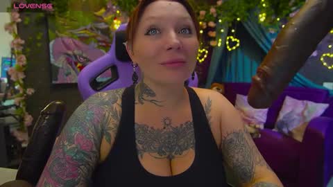 Snapshot of blackedbarbie chatting on April 12, 8:47 pm Alice online show from April 12, 8:47 pm