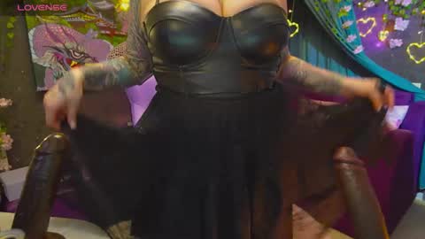 Snapshot of blackedbarbie chatting on April 22, 5:47 pm Alice online show from April 22, 5:47 pm