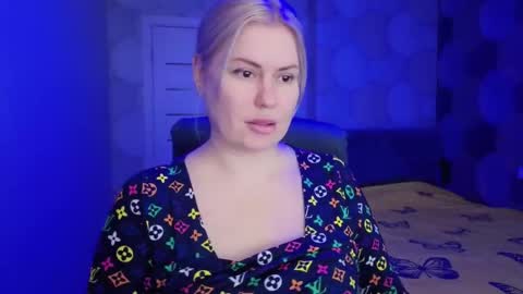 Snapshot of blackeyes11 chatting on March 9, 3:54 am blackeyes11 online show from March 9, 3:54 am