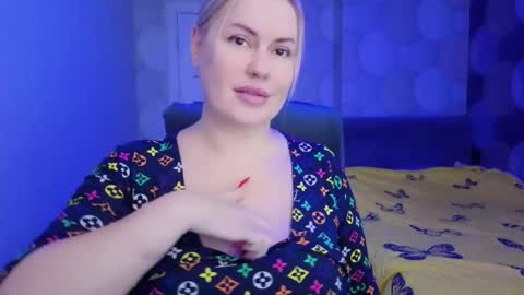 Snapshot of blackeyes11 chatting on March 21, 3:44 am blackeyes11 online show from March 21, 3:44 am