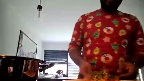 Snapshot of blackguy20ce chatting on December 6, 12:05 pm luis online show from December 6, 12:05 pm