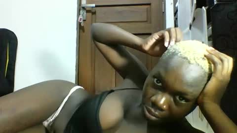 blackmarvel02 online show from December 18, 1:44 am