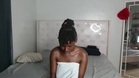 Snapshot of blackmelaninqueen chatting on February 12, 7:42 pm Cleo online show from February 12, 7:42 pm