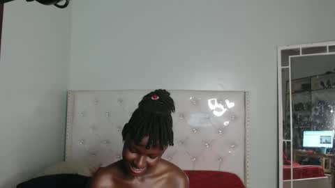 Snapshot of blackmelaninqueen chatting on February 24, 9:13 pm Cleo online show from February 24, 9:13 pm
