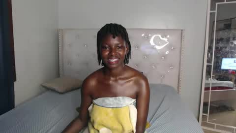 Snapshot of blackmelaninqueen chatting on March 8, 10:35 pm Cleo online show from March 8, 10:35 pm