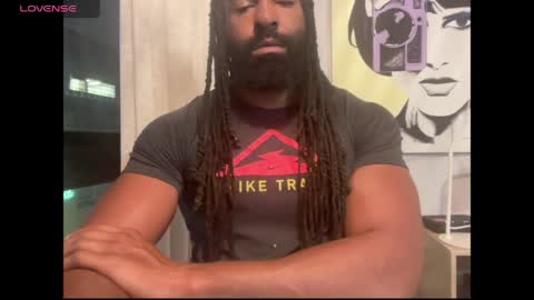 Snapshot of blackmuscles77 chatting on March 31, 12:01 am blackmuscles77 online show from March 31, 12:01 am