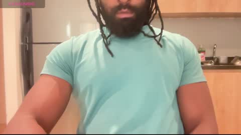 Snapshot of blackmuscles77 chatting on April 8, 10:10 pm blackmuscles77 online show from April 8, 10:10 pm