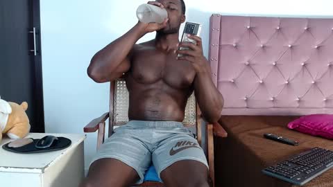 Twtter 1MikeBeckford            Onlyfns beckfordmike online show from December 28, 7:33 pm