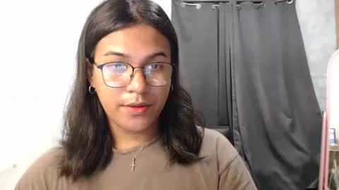 Ellez online show from October 25, 3:51 pm