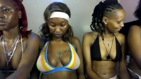 Snapshot of blackqueen2030_ chatting on June 2, 4:47 am blackqueen2030 online show from June 2, 4:47 am