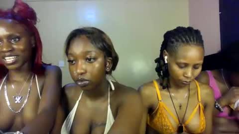 Snapshot of blackqueen2030_ chatting on June 4, 4:29 am blackqueen2030 online show from June 4, 4:29 am
