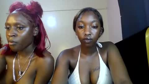 Snapshot of blackqueen2030_ chatting on June 4, 4:46 pm blackqueen2030 online show from June 4, 4:46 pm