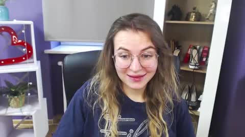 Z O E Y online show from December 19, 9:51 am