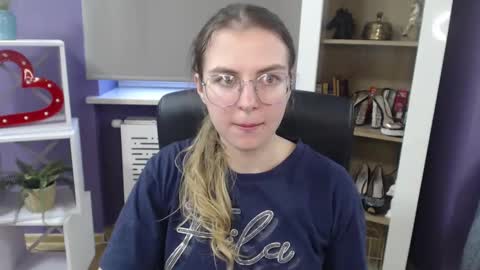 Z O E Y online show from December 20, 9:43 am