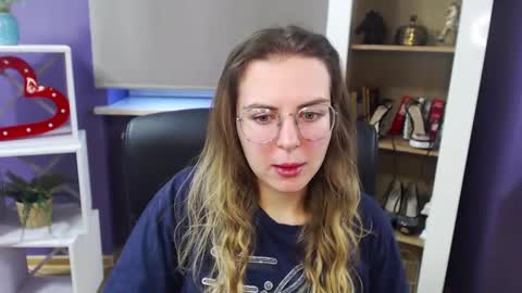 Z O E Y online show from December 21, 8:07 am