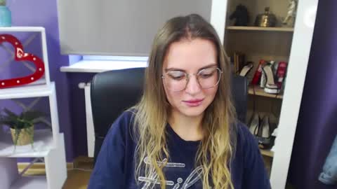 Z O E Y online show from December 21, 11:22 am