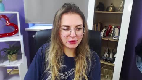 Z O E Y online show from December 22, 10:49 am