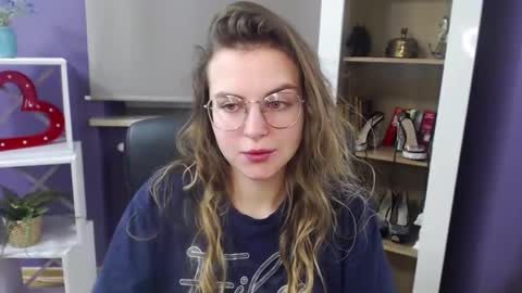 Z O E Y online show from December 31, 5:44 am