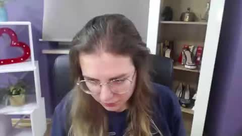 Z O E Y online show from January 2, 8:39 am