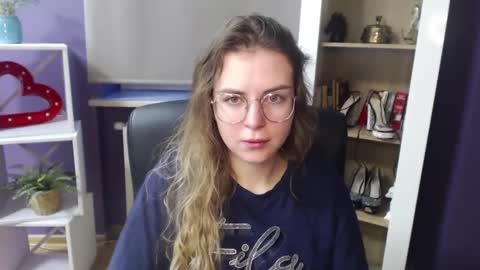 Z O E Y online show from January 6, 7:20 am