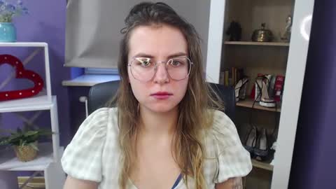 Z O E Y online show from January 7, 8:45 am