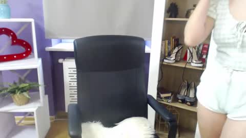 Z O E Y online show from January 7, 11:48 am