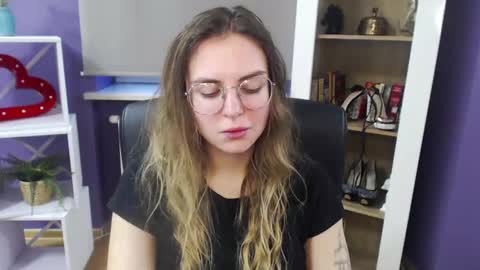 Z O E Y online show from January 9, 8:45 am