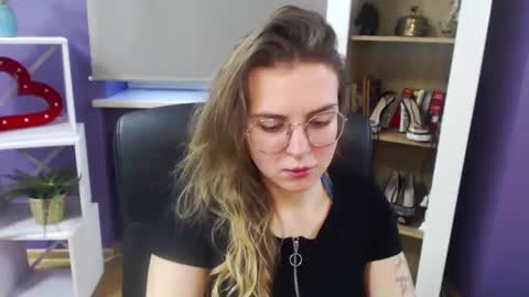 Z O E Y online show from January 10, 9:02 am