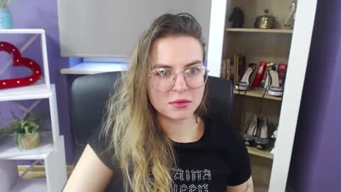 Z O E Y online show from January 11, 11:45 am