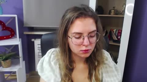 Z O E Y online show from January 22, 5:37 am